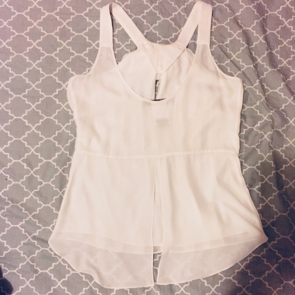 FINAL MARKDOWN 🆕✨BCBGMAXAZRIA✨Malena Ruffle top - Picture 4 of 8